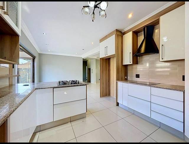 5 BEDROOM HOUSE FOR SALE IN SAVANNAH COUNTRY ESTATE